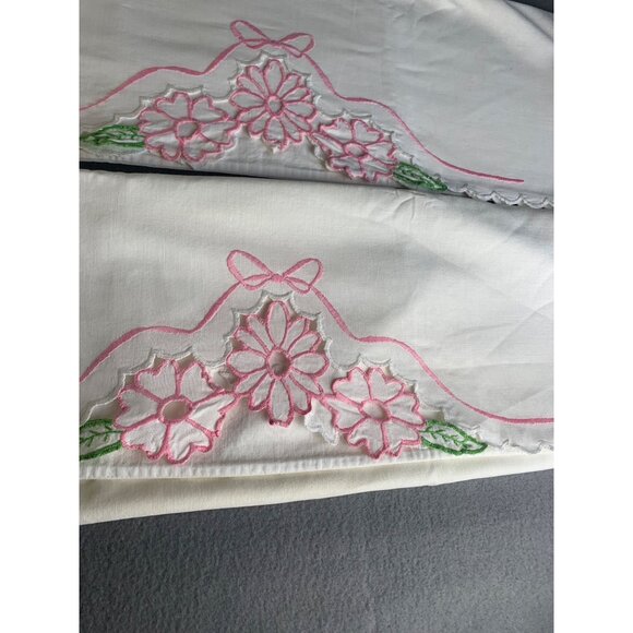 Vintage pillowcases pair pink floral embroidered scalloped edges cotton standard - Picture 10 of 11